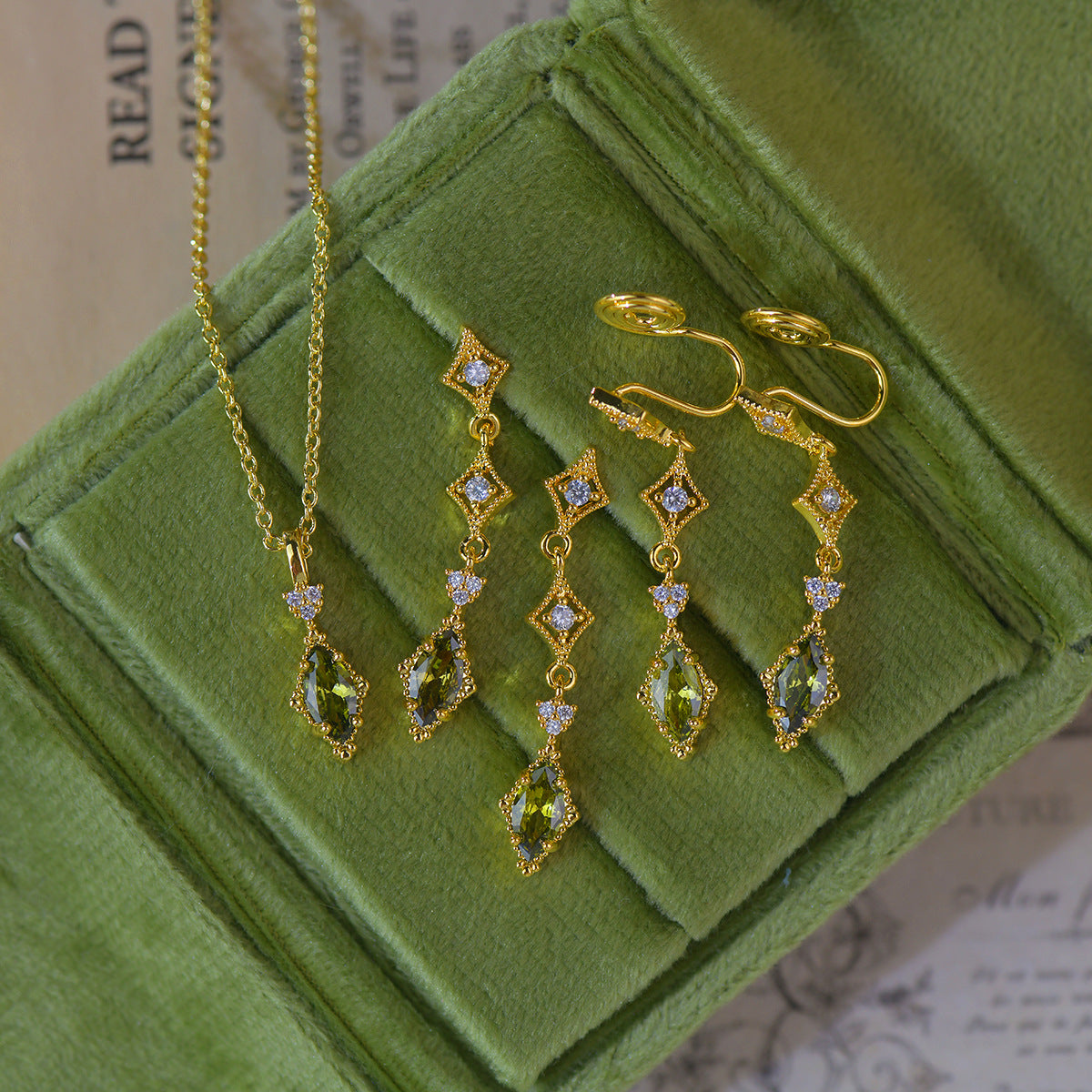 Verdant Lattice Necklace