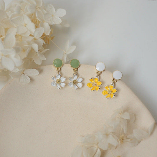 Flower Earrings (2 Colors) - Hypoallergenic - Abbott Atelier