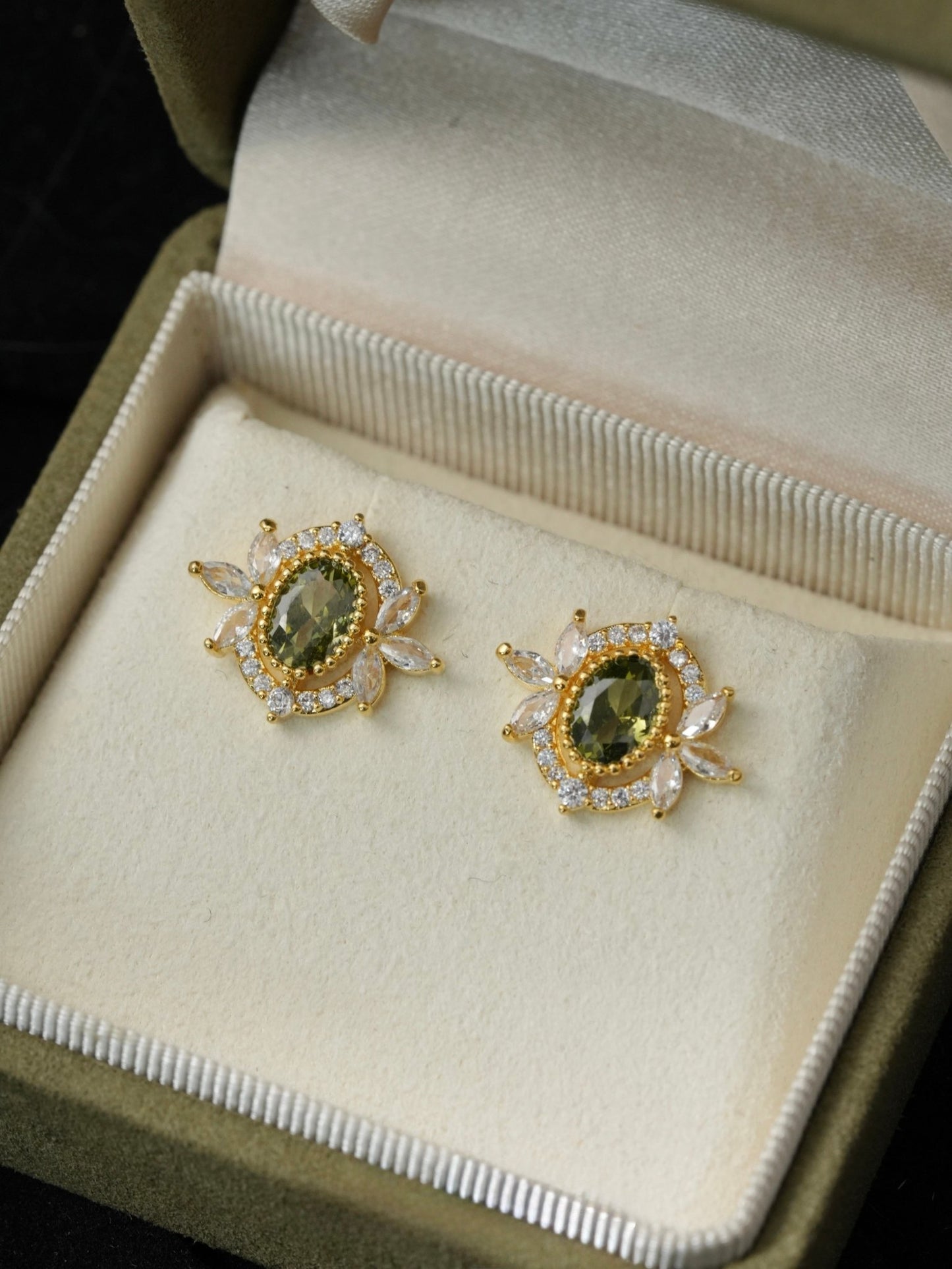 Garden of Eden Stud Earrings - Hypoallergenic - Abbott Atelier