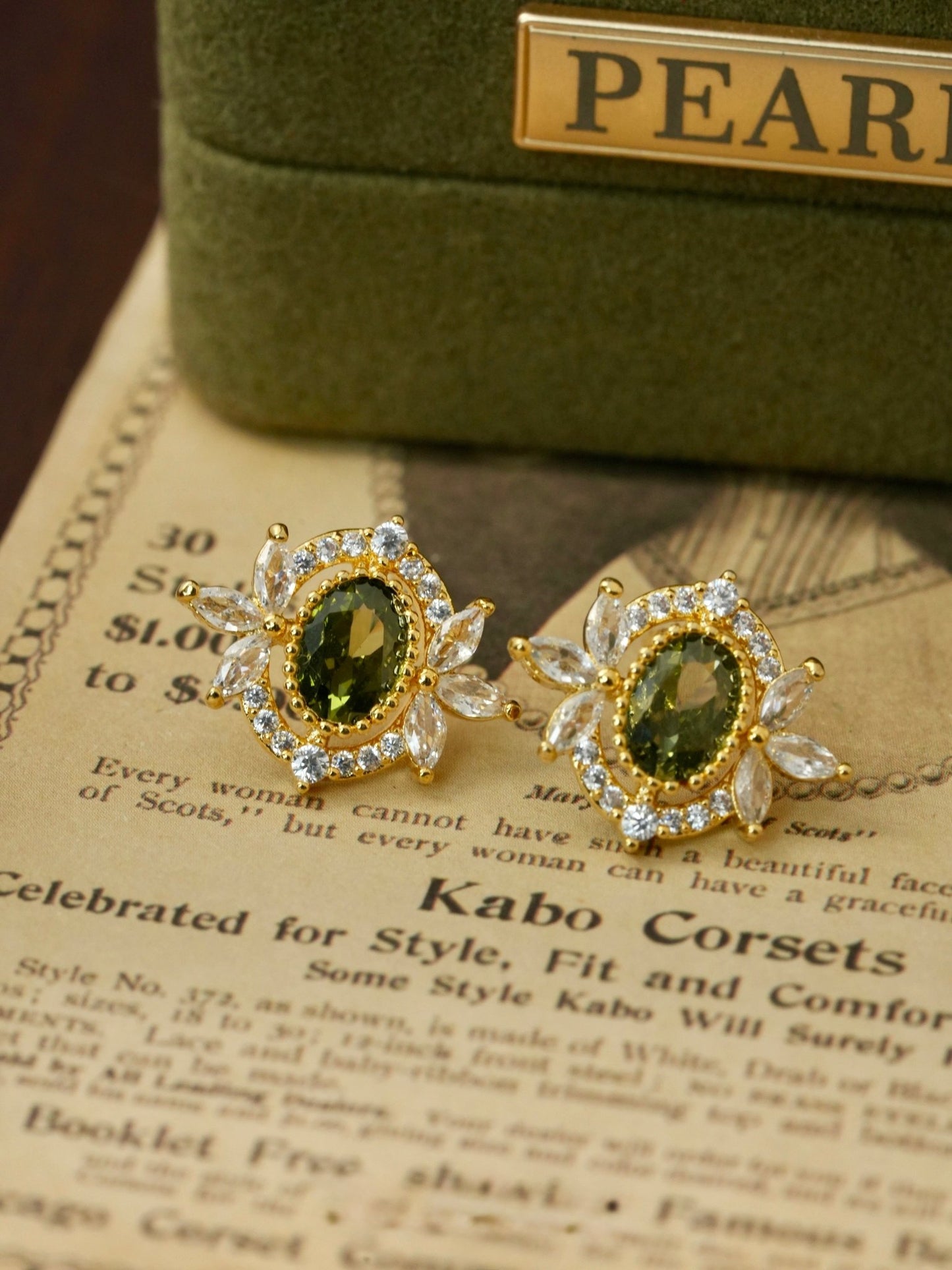 Garden of Eden Stud Earrings - Hypoallergenic - Abbott Atelier