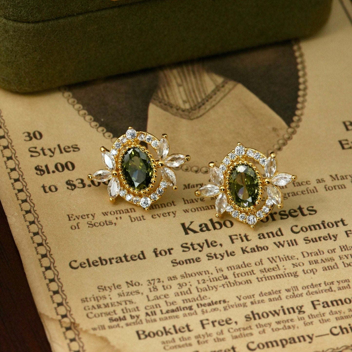 Garden of Eden Stud Earrings - Hypoallergenic - Abbott Atelier