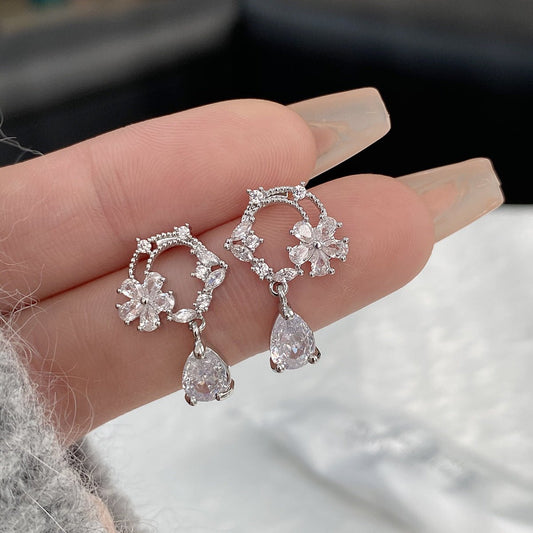 Moonlit Edelweiss Earrings - Hypoallergenic - Abbott Atelier