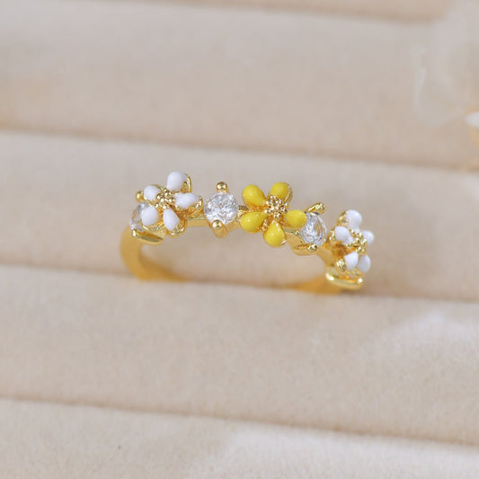 Sunshine Daisy Ring - Gold - Plated - Abbott Atelier