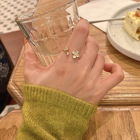 White Flower Ring (Solid Silver) - Hypoallergenic - Abbott Atelier