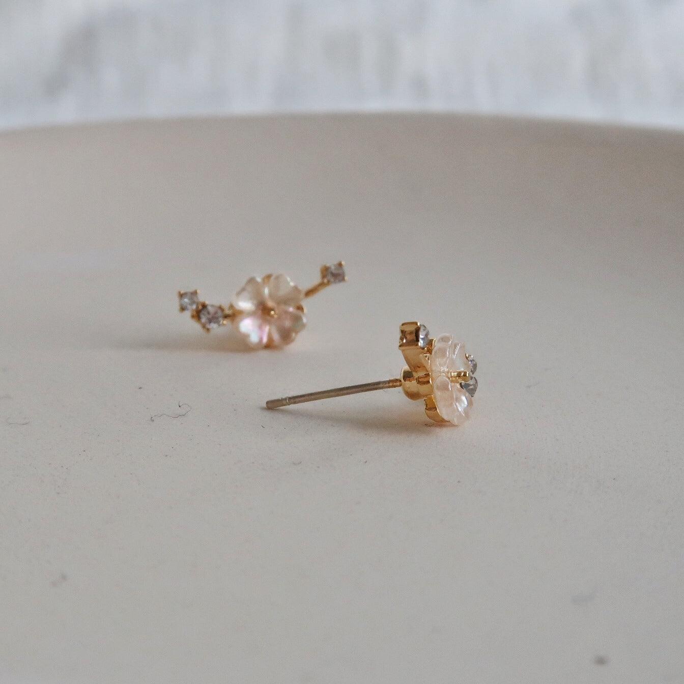 Shell Flower Stud Earring 042 - Abbott Atelier