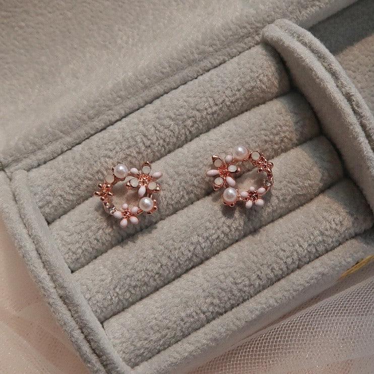 White Flower Stud Earrings 057 - Abbott Atelier