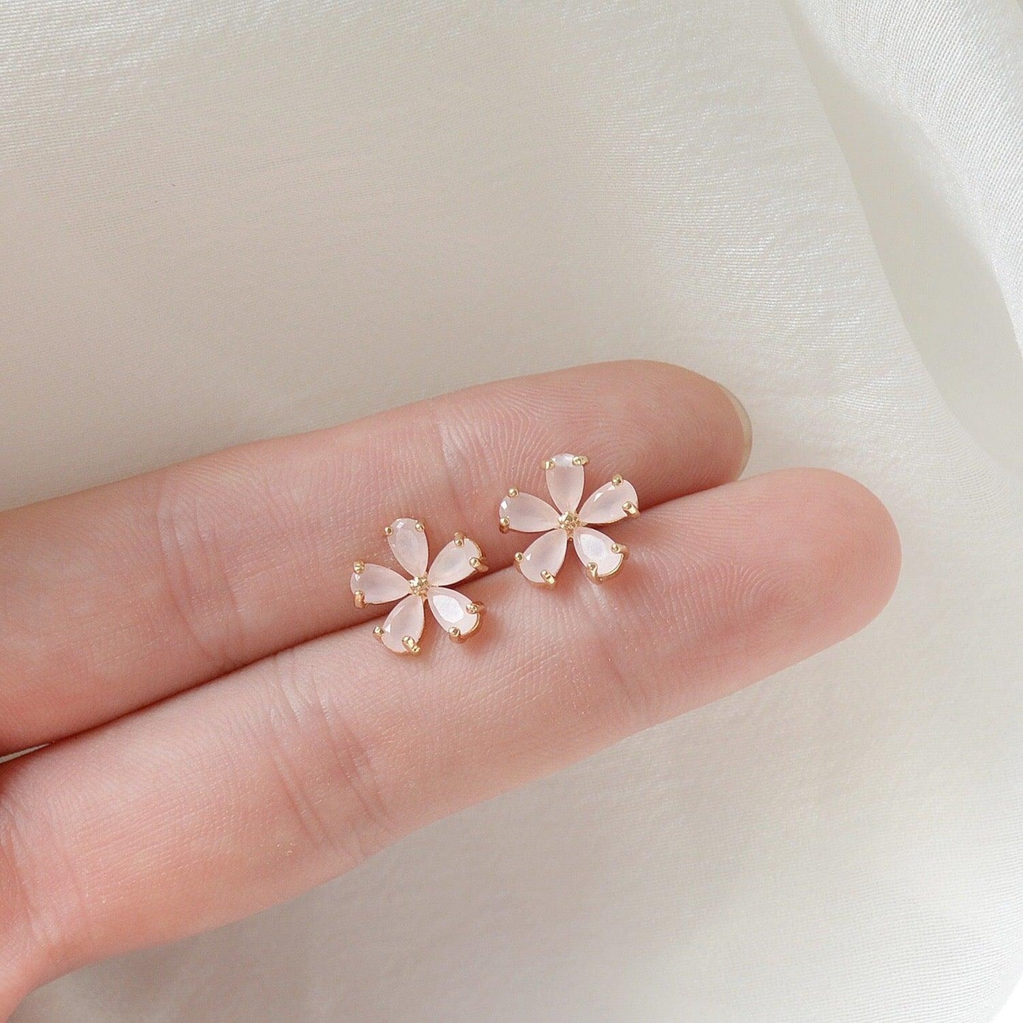 Flower Stud Earrings 087 - Abbott Atelier