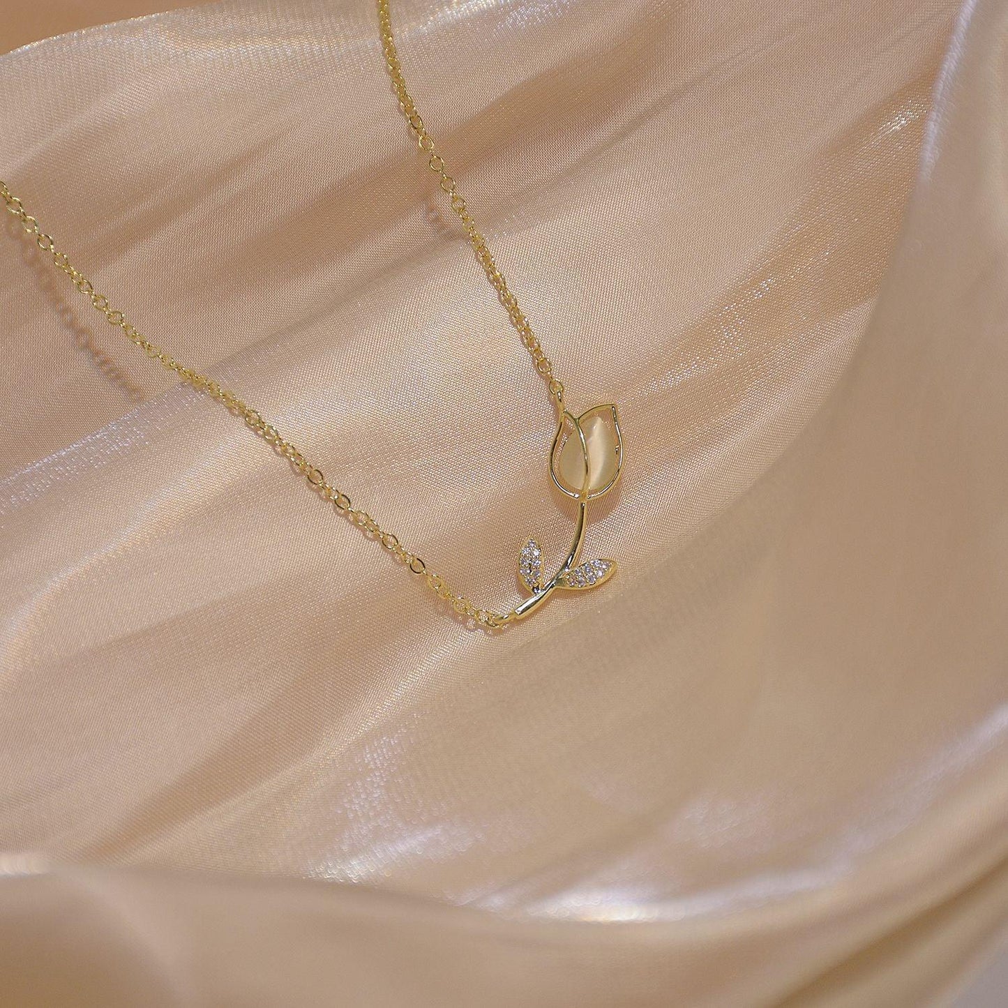 Tulip Necklace 025 - Abbott Atelier