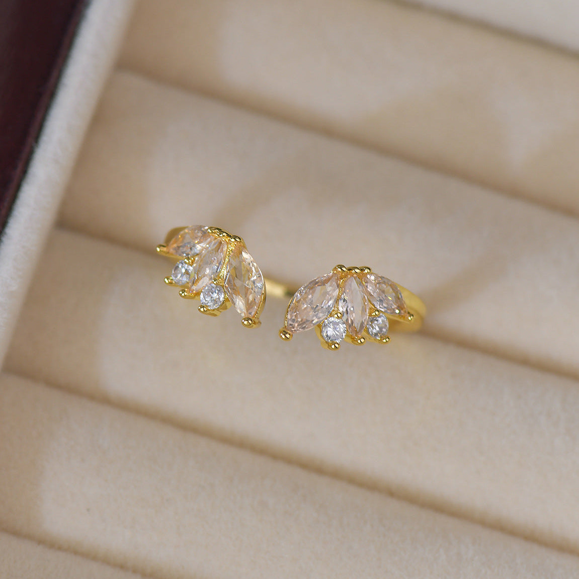 Amberlight Laurel Ring