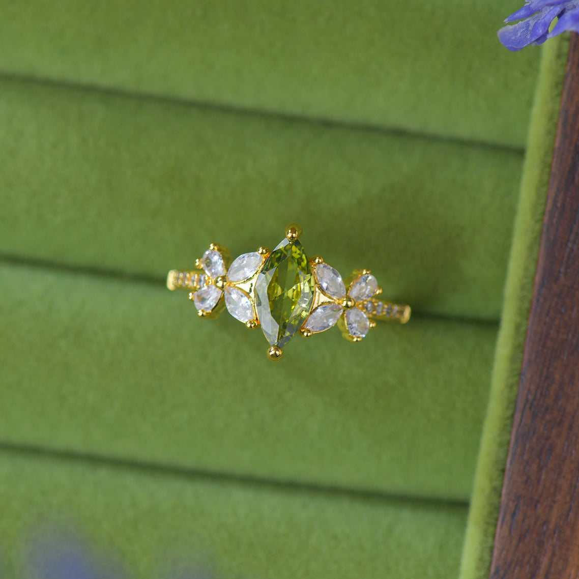 Verdant Marquise Laurel Ring