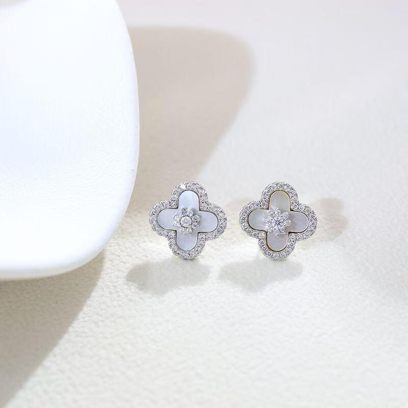 Bluebell Blossom Stud Earrings - Hypoallergenic - Abbott Atelier
