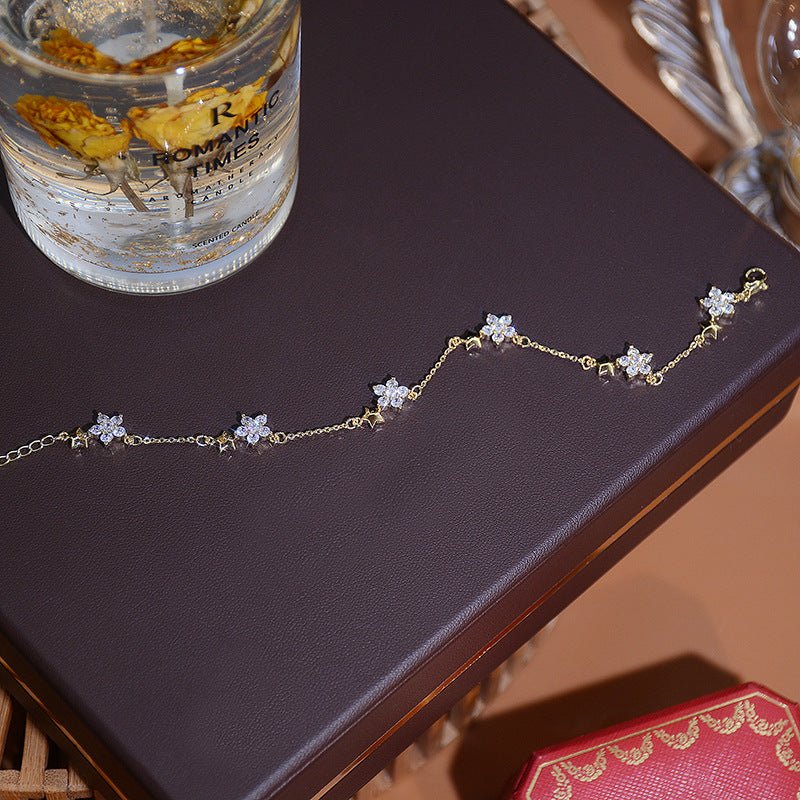 Flower Bracelet - Erica - Gold - Plated - Abbott Atelier