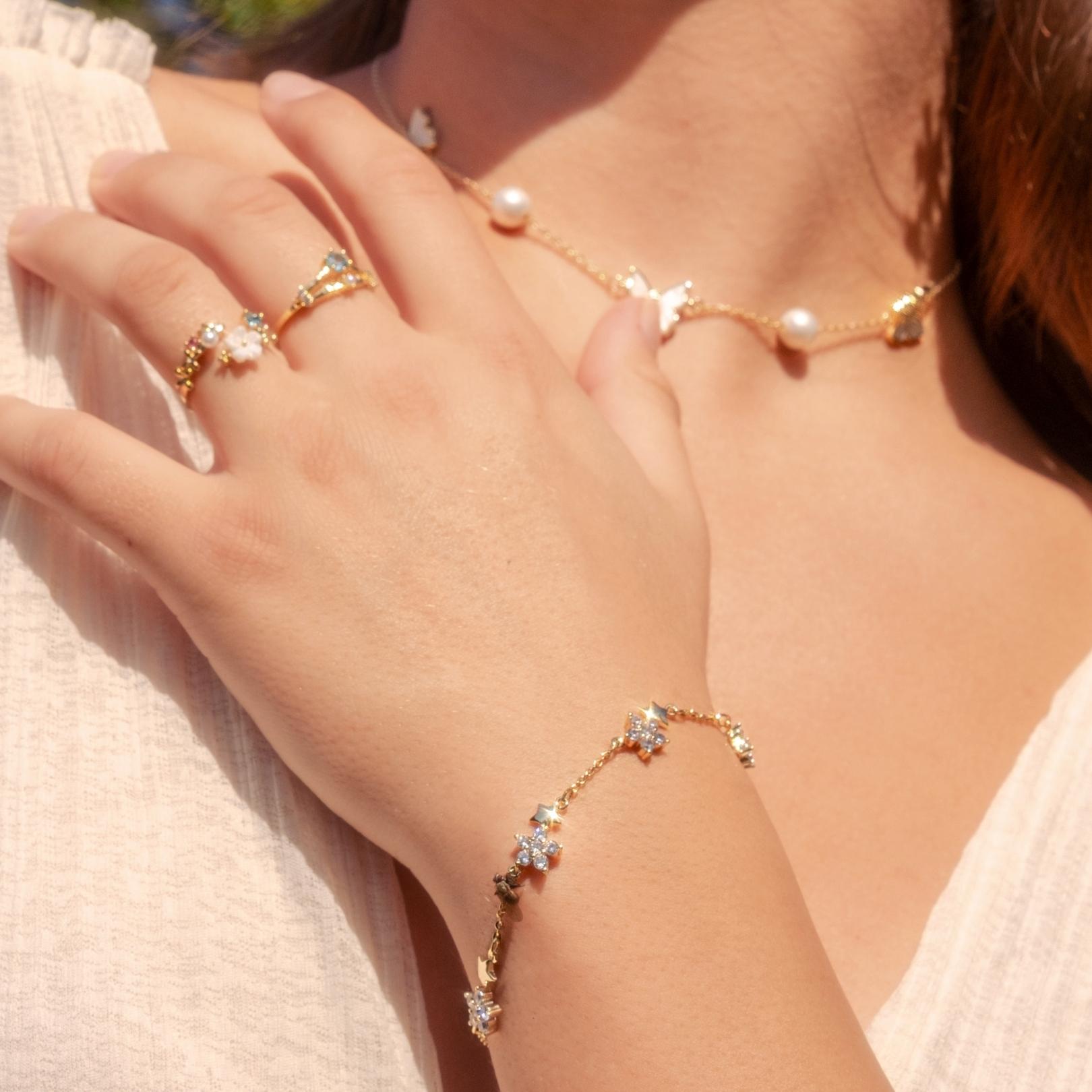 Flower Bracelet - Erica - Gold - Plated - Abbott Atelier