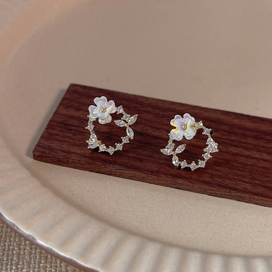 Lunaria Stud Earrings - Hypoallergenic - Abbott Atelier