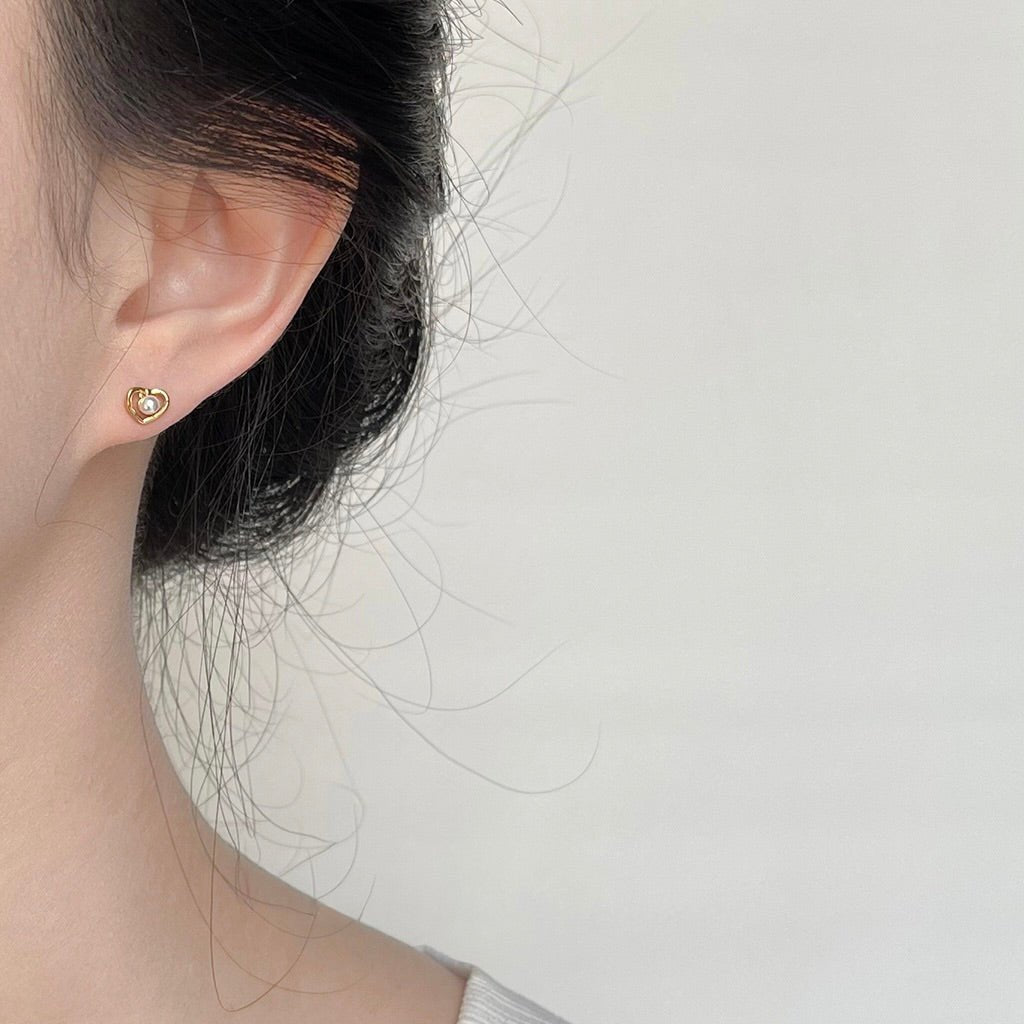 Pearly Heart Stud Earrings - Hypoallergenic - Abbott Atelier