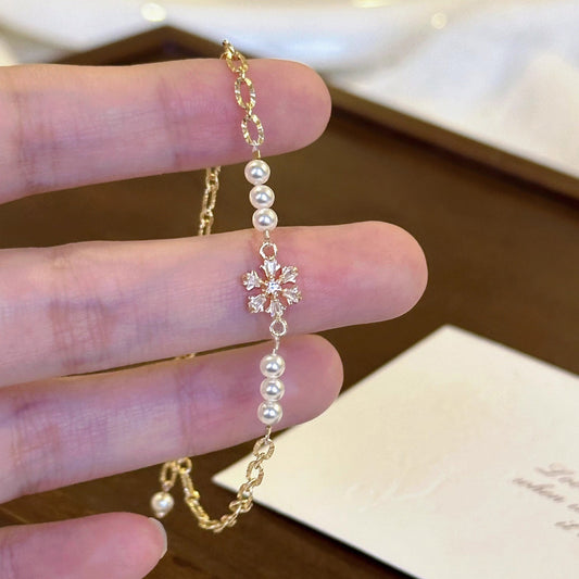 Snowflake Lullaby Bracelet - Gold Plated - Abbott Atelier