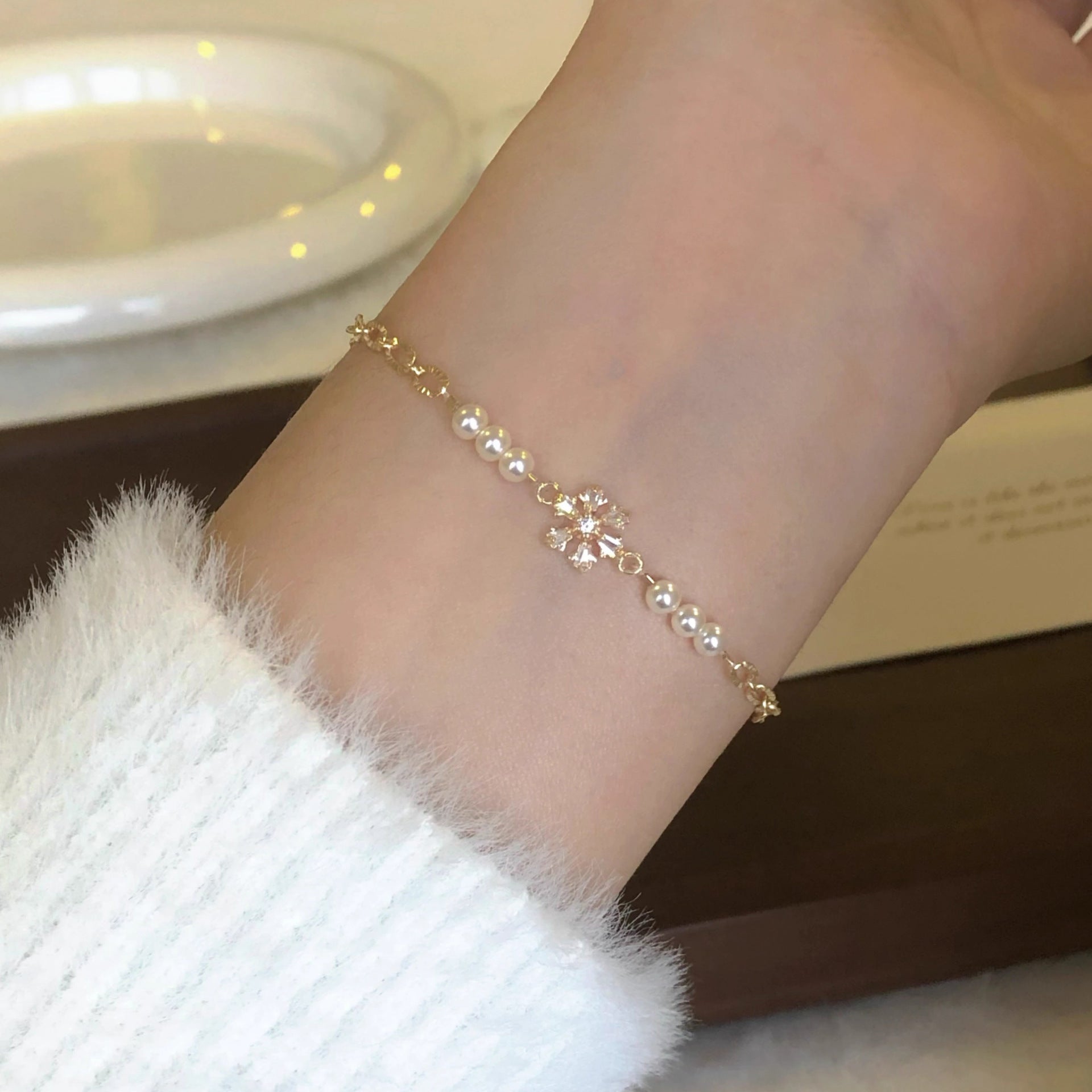 Snowflake Lullaby Bracelet - Gold Plated - Abbott Atelier