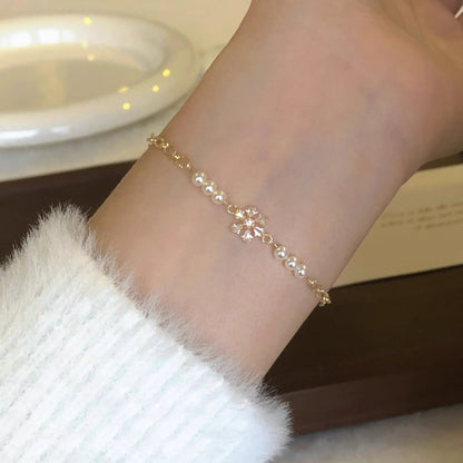 Snowflake Lullaby Bracelet - Gold Plated - Abbott Atelier