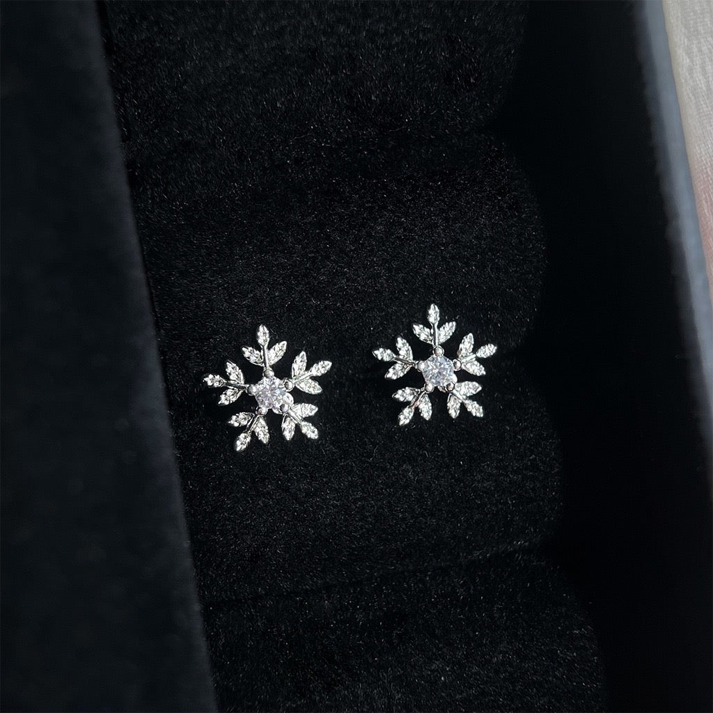 Snowflake Stud Earrings - Hypoallergenic - Abbott Atelier