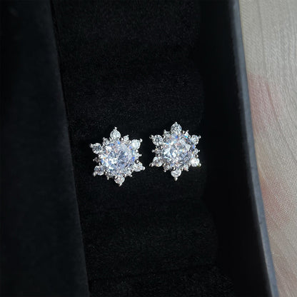 Snowflake Stud Earrings - Hypoallergenic - Abbott Atelier
